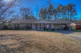 Building Photo - 1021 Willow Dr