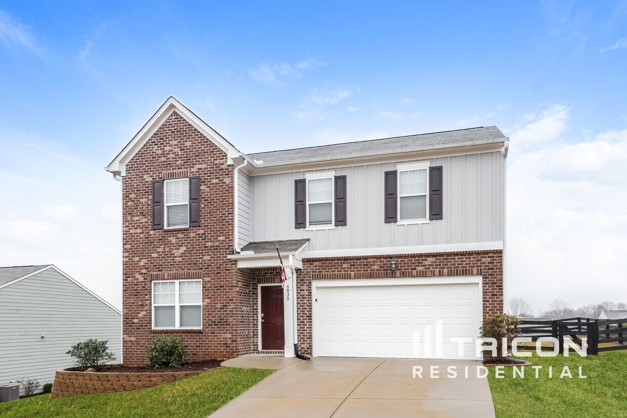 Foto principal - 4835 Darby Dr