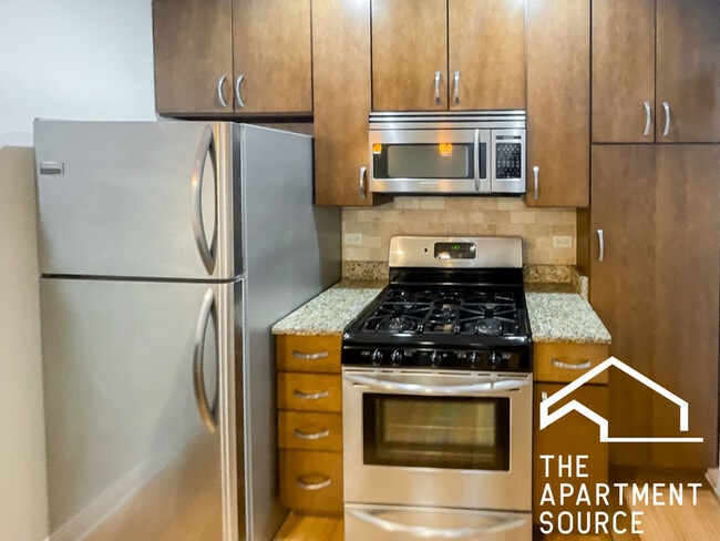 Building Photo - 3810 N Marshfield Ave