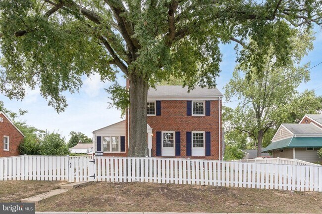 Foto del edificio - 2114 Beechwood Rd