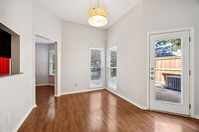 Foto del edificio - 18111 Whispering Gables Ln