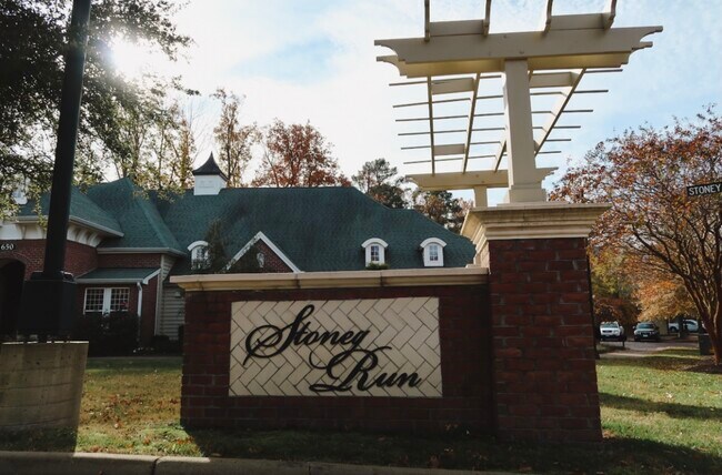 Building Photo - 700 River Rock Way