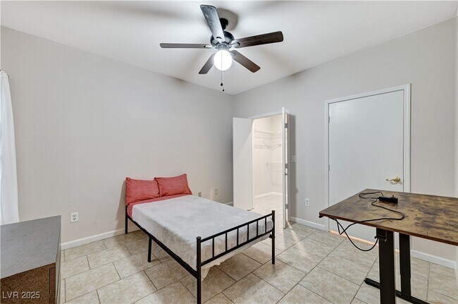 Foto del edificio - 6650 W Warm Springs Rd