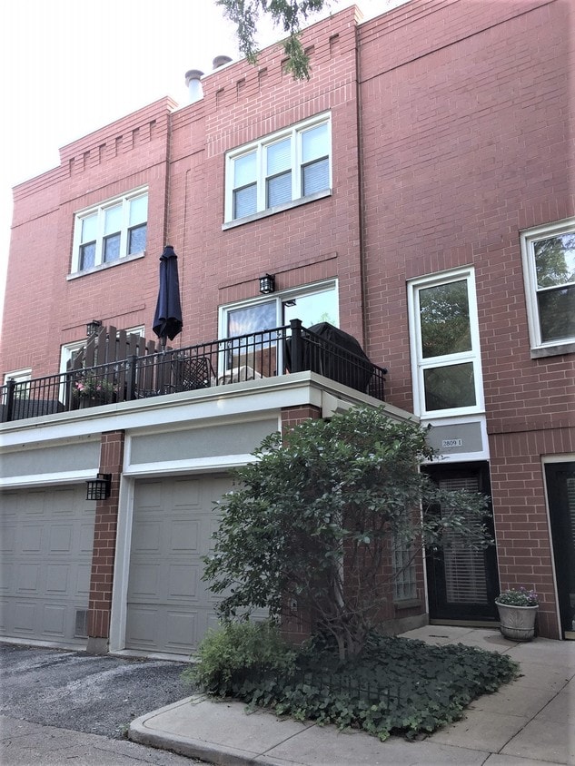 Primary Photo - 2801 N Wolcott Ave