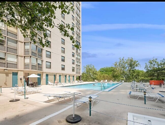 sun deck and pool to enjoy - 5701 N Sheridan