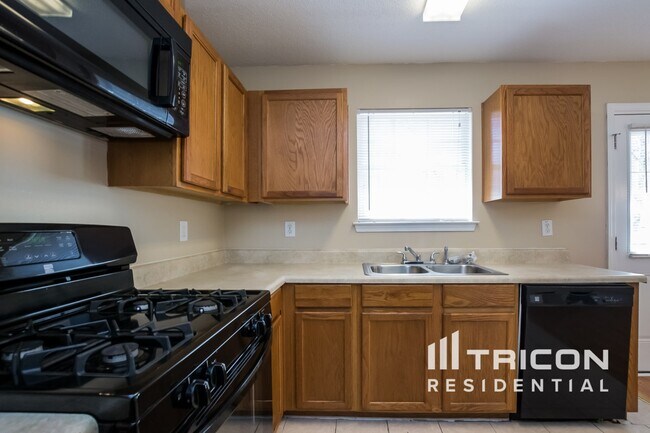 Building Photo - 3185 Lower Creek Dr