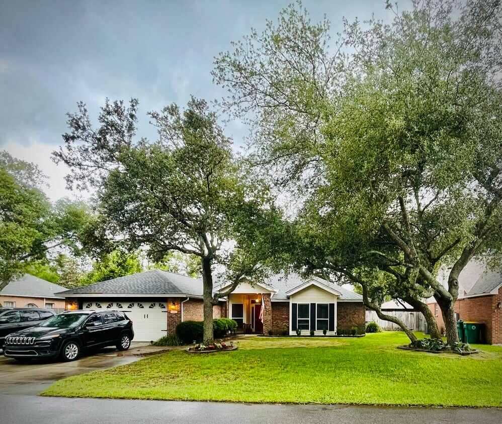 4553 Castlewood Ln, Niceville, FL 32578 House for Rent in Niceville