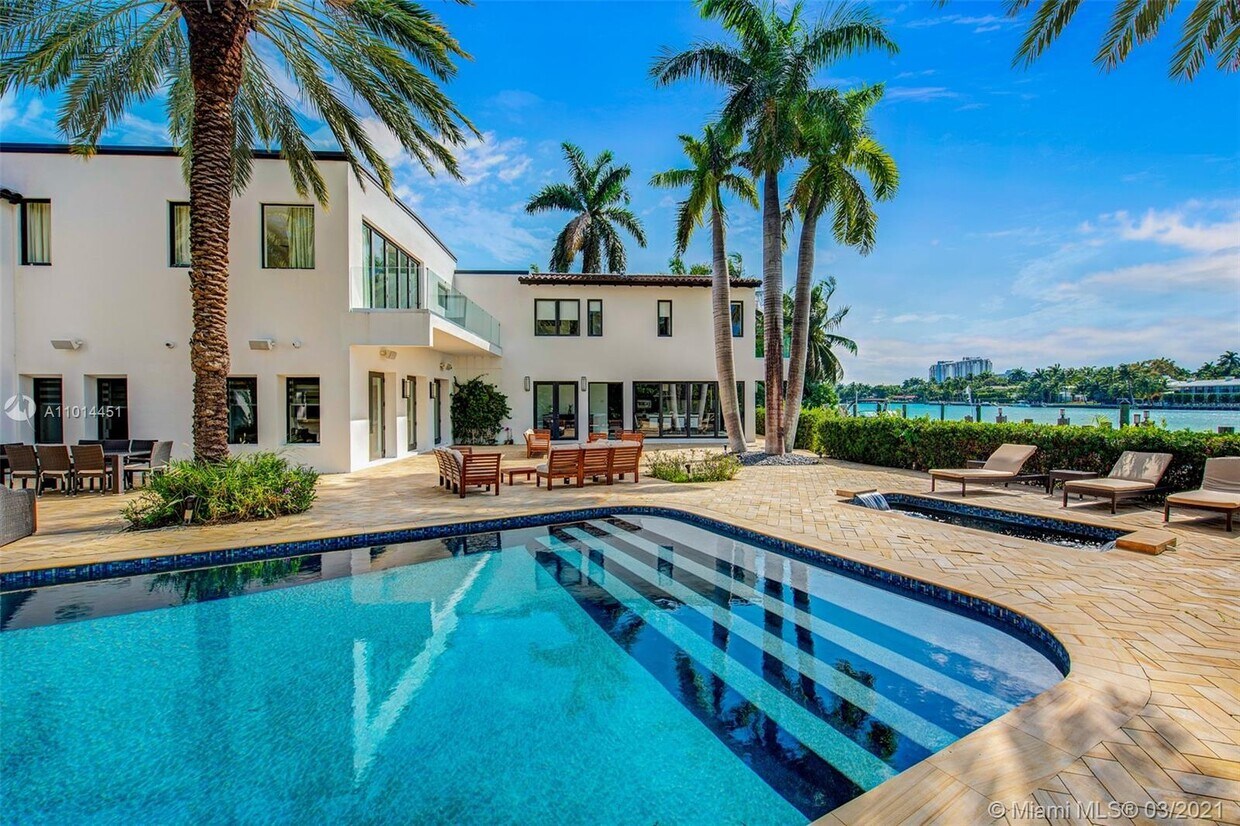 Foto principal - 2700 N Bay Rd