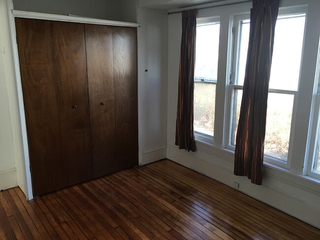 Building Photo - 1506 Garden Dr