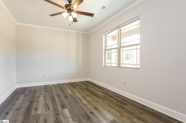 Building Photo - 21 Sarah Ct