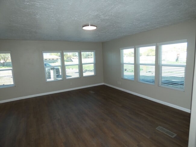 Foto del edificio - 6110 N Orange Tree Ln