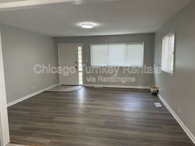 Building Photo - 15444 Albany Ave