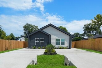 Building Photo - 8122 Double