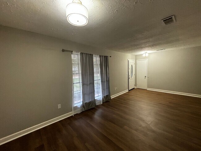 Building Photo - 133 Cumberland Rd