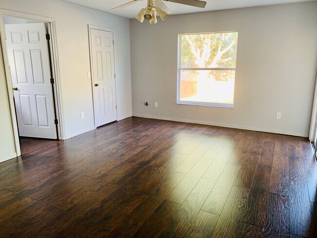 Foto del edificio - Great location