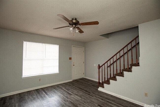 Building Photo - 1805 Sanford Dr