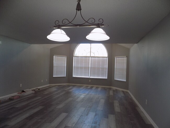 Foto del edificio - REMODELED 3 Bedroom 2 Bath Condo For Rent ...