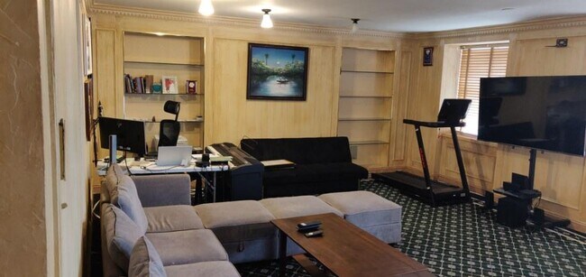 Building Photo - 1101 Saint Paul St