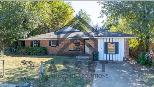 Building Photo - 4 Bed Ready For Lease!