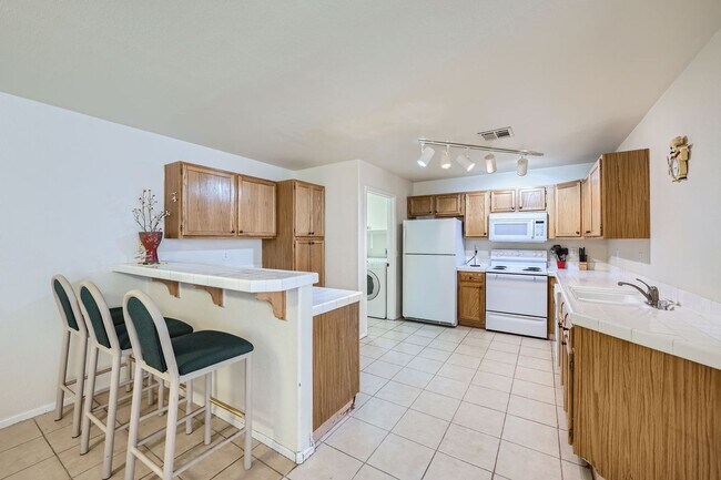 Foto del edificio - Fully Furnished 2 Bed/2 Bath Condo in Northwest Las Vegas!