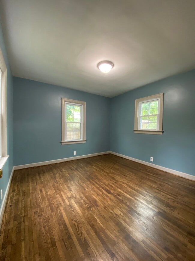 Building Photo - 3 Bedroom Single Family Home!