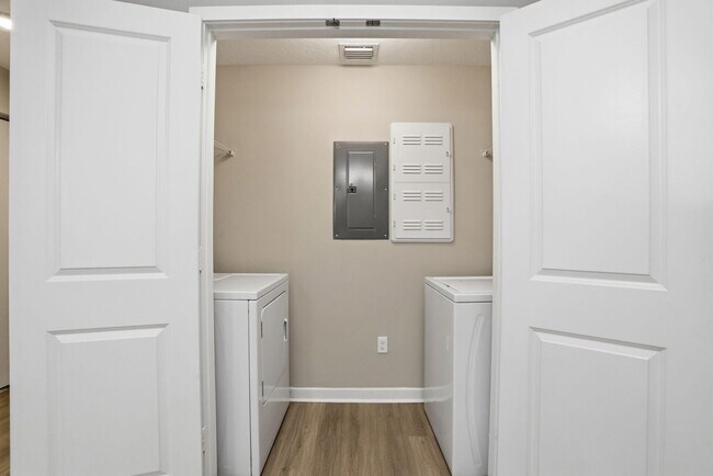 Foto del edificio - 3605 High Ridge Rd