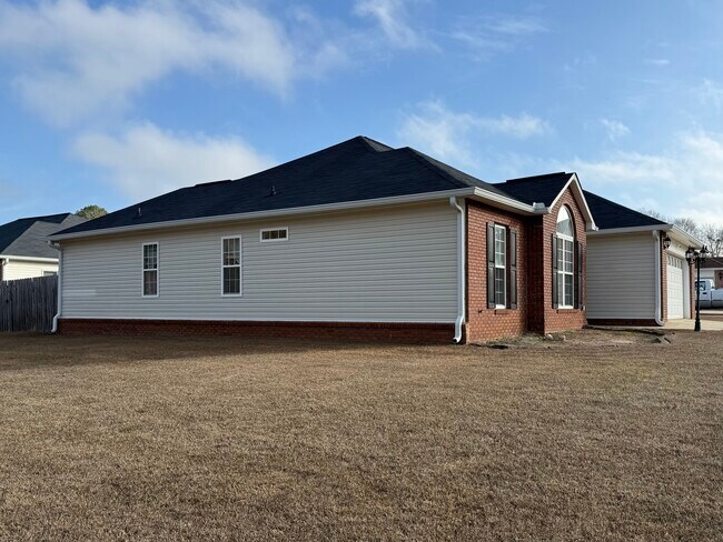 Building Photo - 100 Englewood Ct