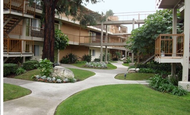Sunset Cove Apartments Costa Mesa, CA
