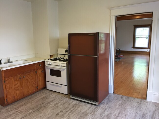 Kitchen - 2939 Girard Ave N