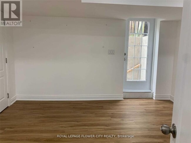 Building Photo - 7227 Para Pl