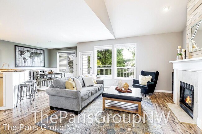Building Photo - 3 br, 2.5 bath House - 4817 Lake Ave S #D