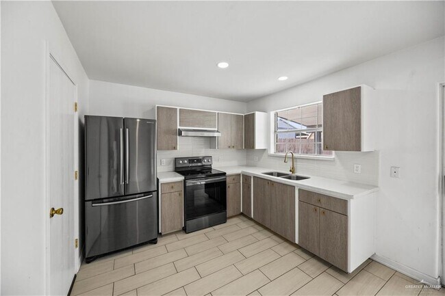 Foto del edificio - 4601 Thunderbird Ave