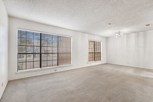 Foto del edificio - 8519 Star Creek Dr