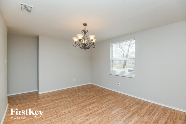 Building Photo - 1000 Bumble Bee Dr