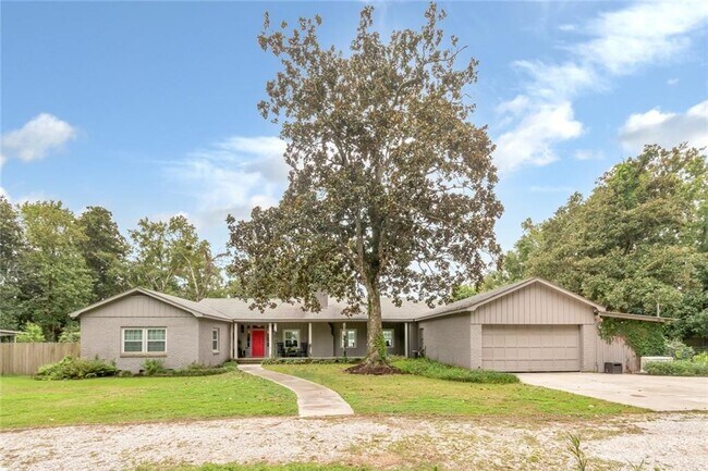Building Photo - 2113 Riverforest Dr
