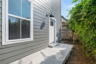 Building Photo - 576 S Willow Ave
