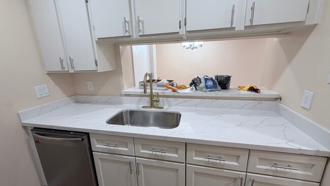 Building Photo - 8435 Hearth Dr