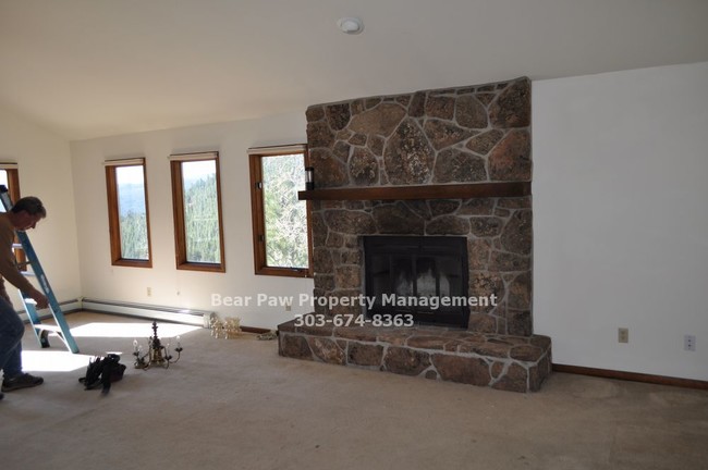Building Photo - 122 Meadow Ln