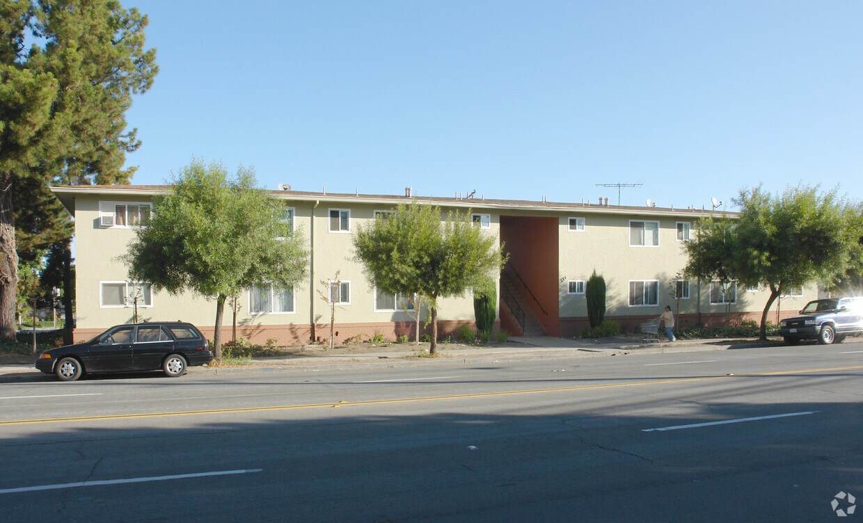 Building Photo - 727 E Duane Ave