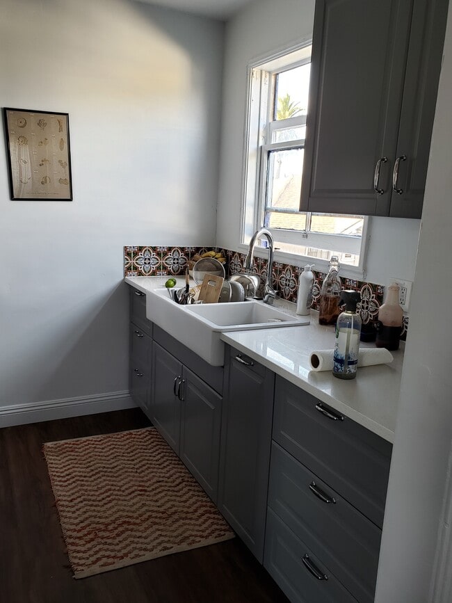 Kitchen - 1541 Elm Ave