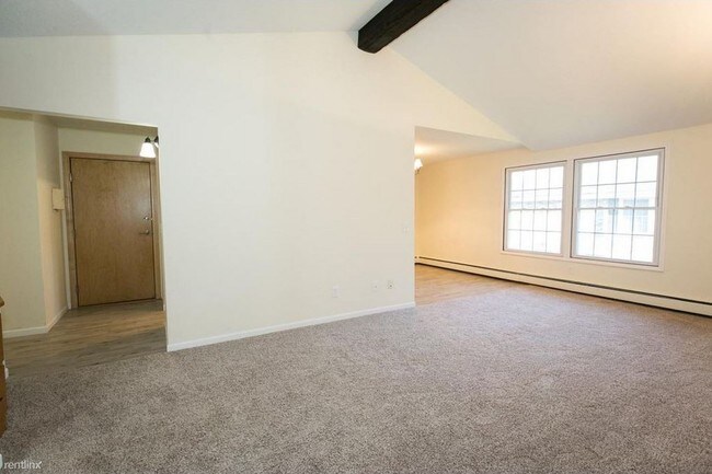 Foto del edificio - 1 br, 1 bath Apartment - 4612 Cedar Lake Rd S