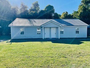 Building Photo - 15-17-17 Lennon Cove Building Photo - 15-17-17 Lennon Cove