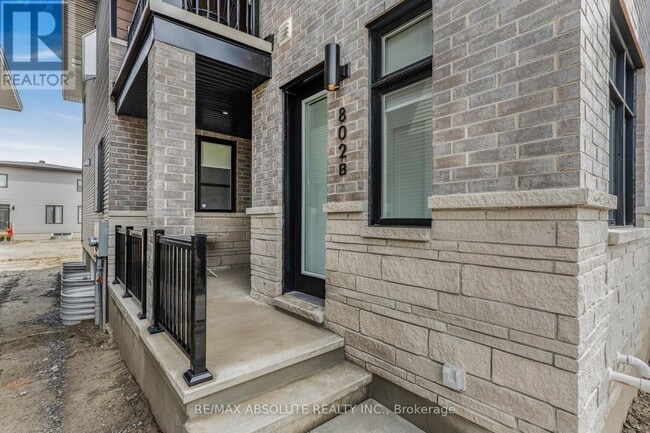 Building Photo - 802 Ninaatik Pl