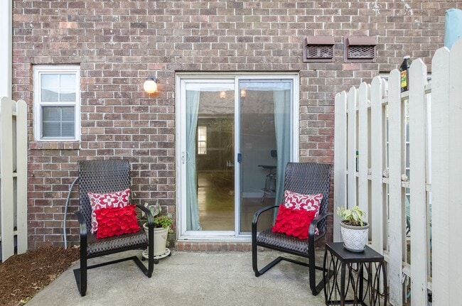 Photo - Coastal Convenience at Rivers Point Row! House