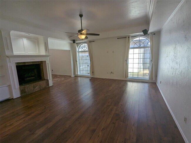Foto del edificio - 16605 Sunny Hollow Rd