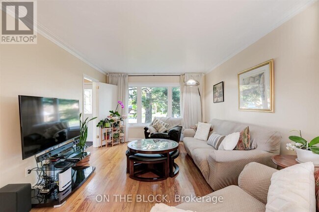 Photo du bâtiment - 534 Midland Ave