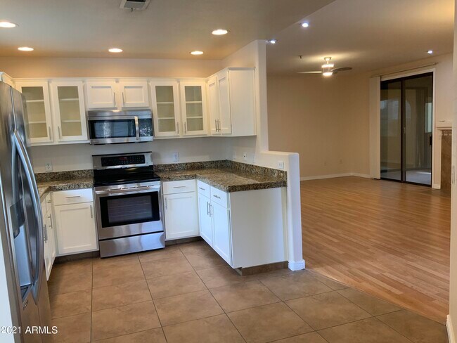 Foto del edificio - 15252 N 100th St
