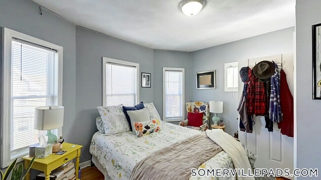 Building Photo - 50 Derby St