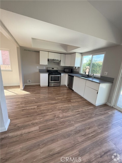Building Photo - 23833 Country View Dr