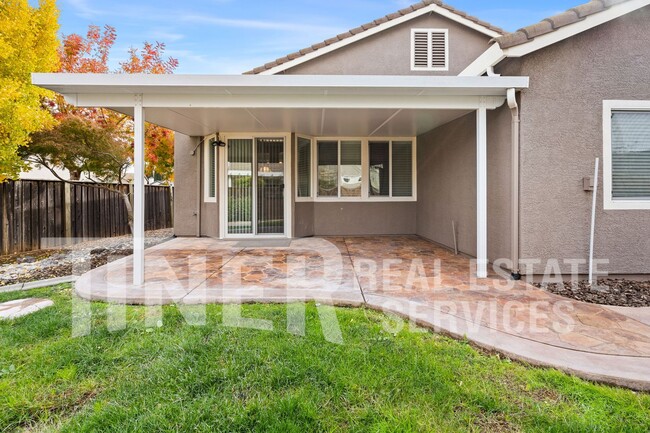 Building Photo - 4 Bedroom Elk Grove Home in Desireable Sch...